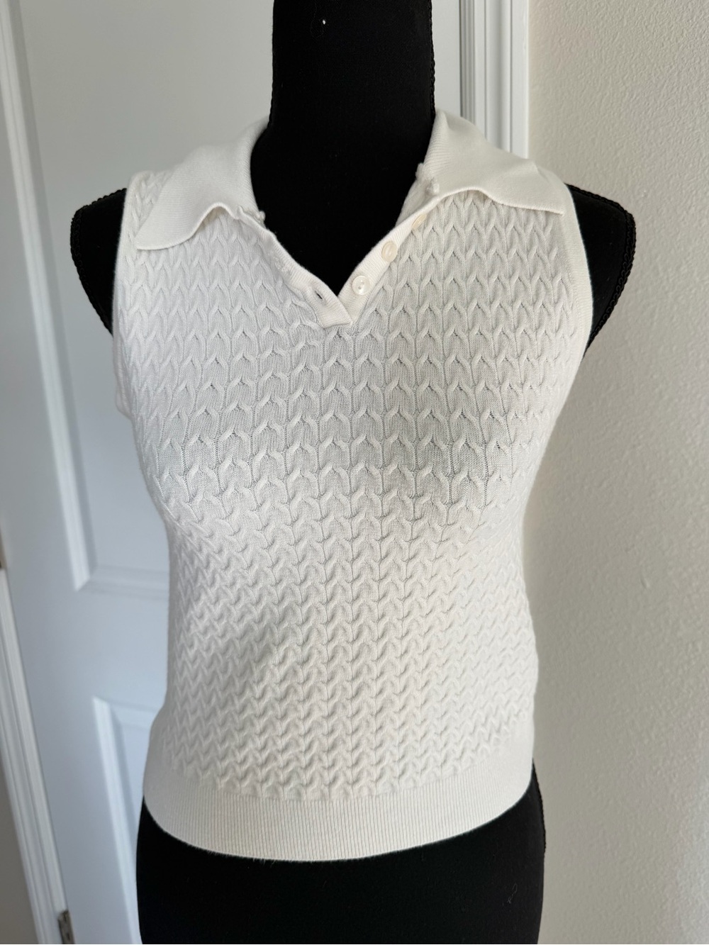 Junior Sleeveless Cable Knit Polo Sweater Vest - white